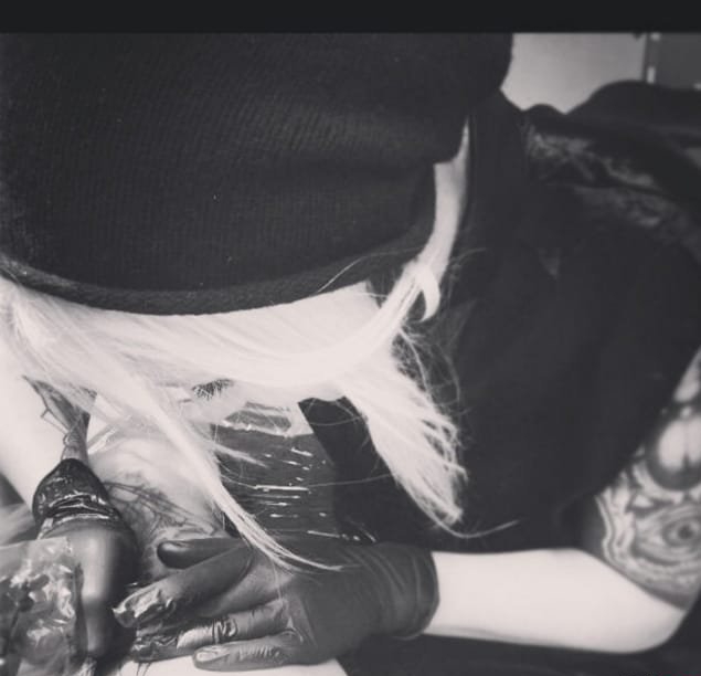 大腿上抽象立体派现代纹身图案