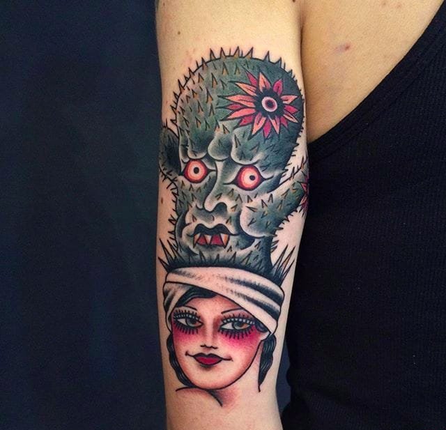 大腿上的女孩和恶魔面具纹身图案