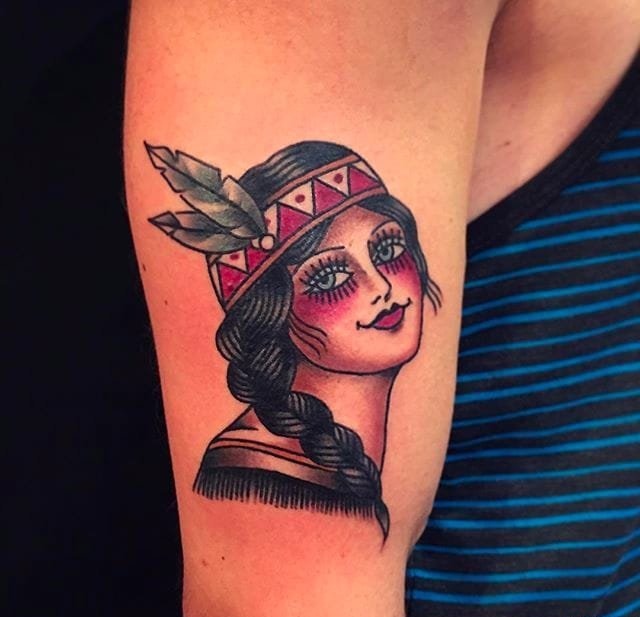 大腿上的女孩和恶魔面具纹身图案