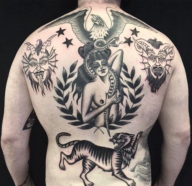 大腿上的女孩和恶魔面具纹身图案