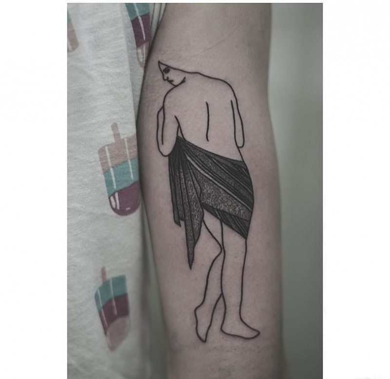 大腿上黑色裸体女人和蛇纹身图案