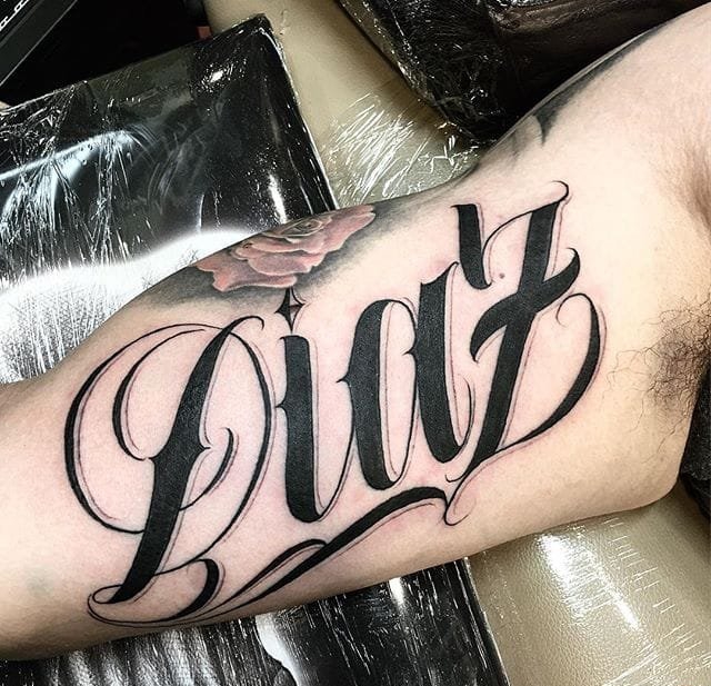 Old School风格黑色英文字纹身图案来自索尔里拉