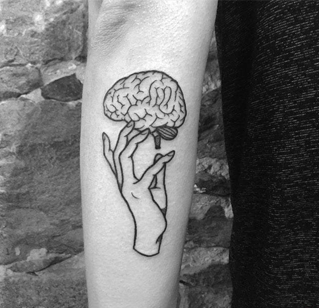 出自莉迪亚玛丽的简单黑色墨水线条纹身图案