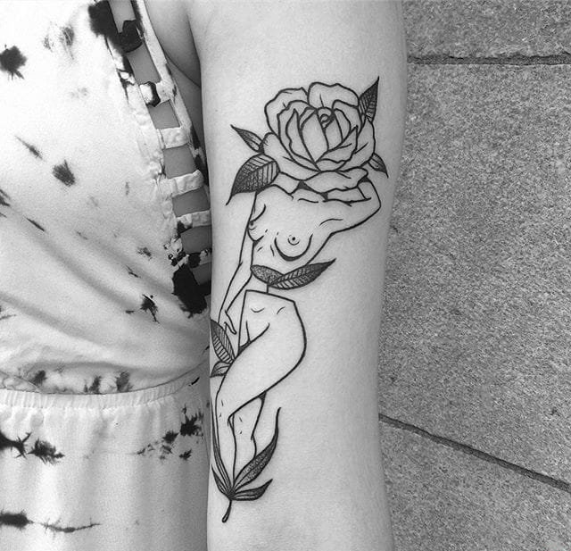 出自莉迪亚玛丽的简单黑色墨水线条纹身图案