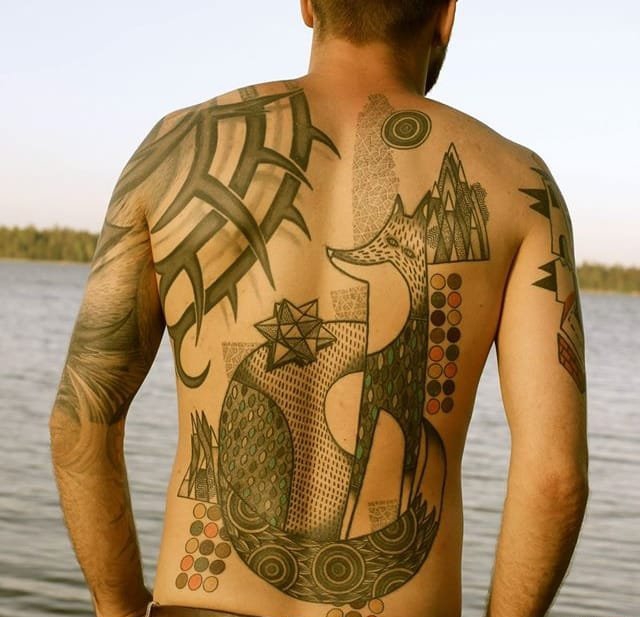 大腿上抽象的仙女纹身图案