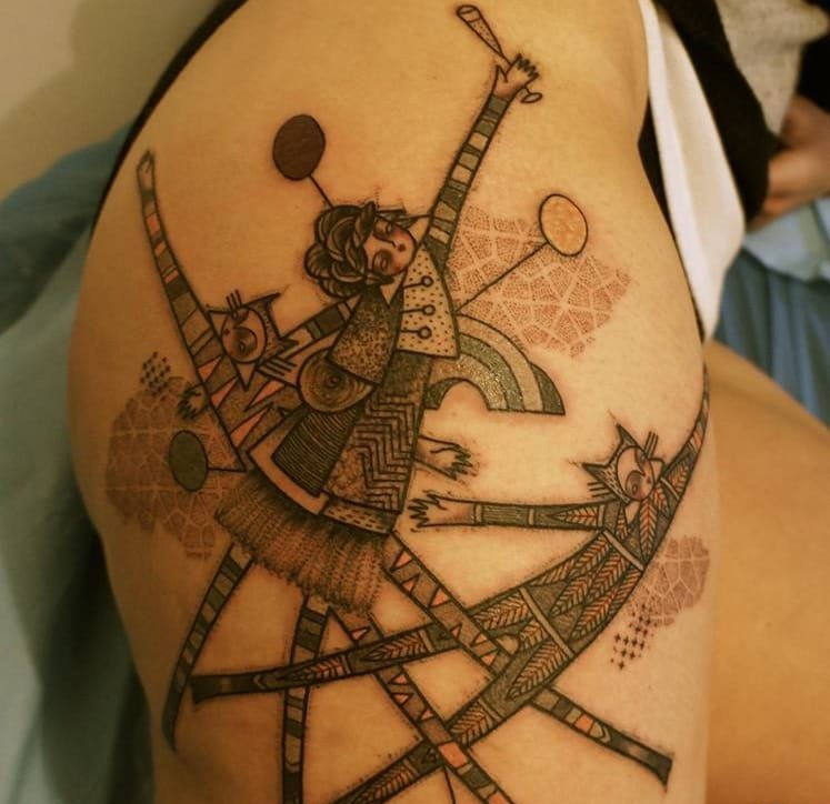 大腿上抽象的仙女纹身图案