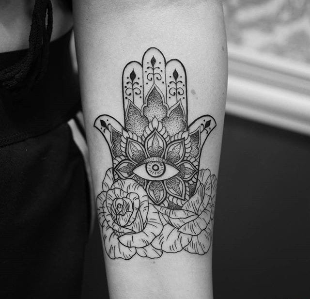 超精致的黑色细线条纹身图案来自伊丽莎白瓦里丝