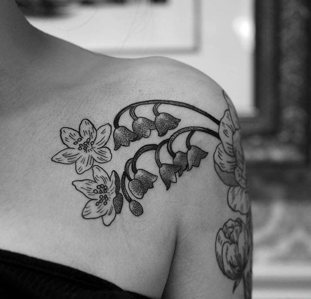 超精致的黑色细线条纹身图案来自伊丽莎白瓦里丝