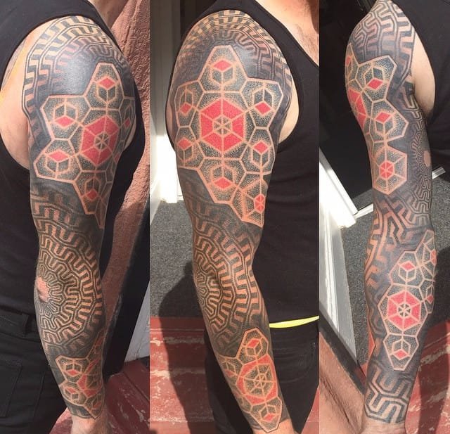 大面积密集几何图形纹身图案来自百瑞普兰