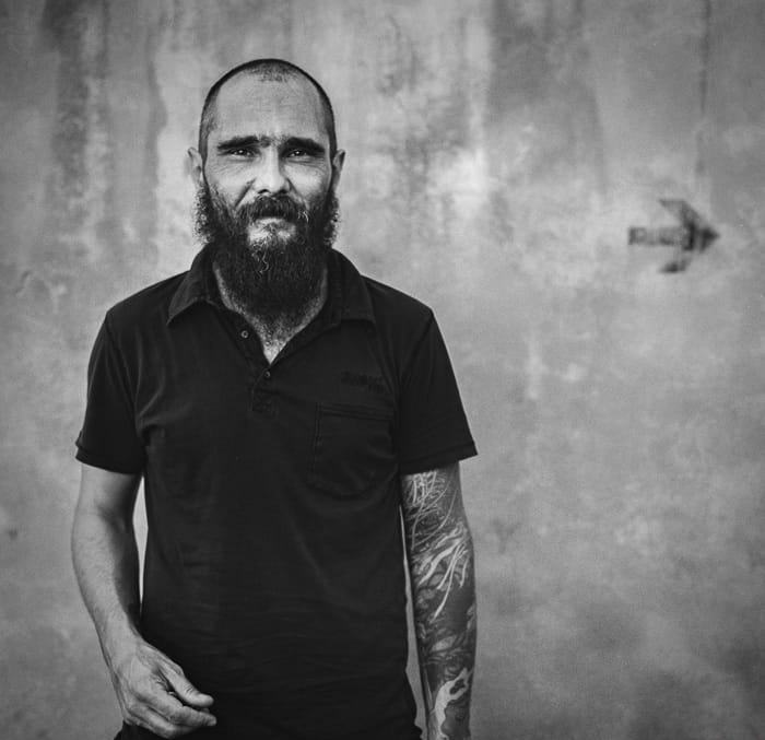 大腿上奇特的人物线条构图纹身图案