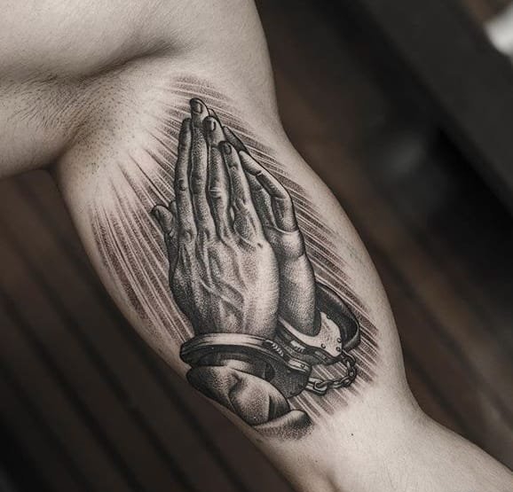 黑灰色现实主义风格纹身图案来自德米特里