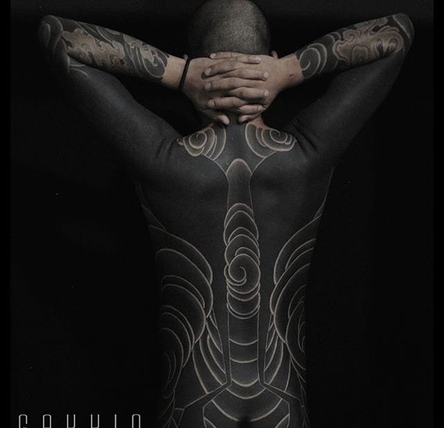 大胆霸气的大面积黑色纹身图案来自Gakkin