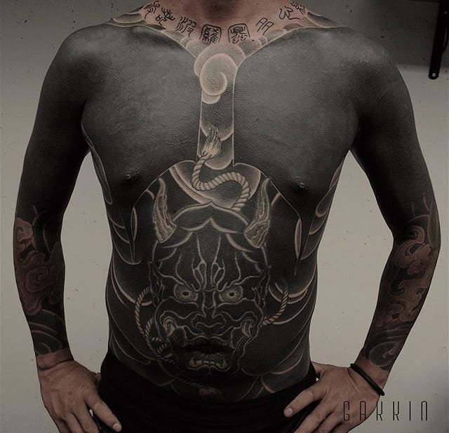 大胆霸气的大面积黑色纹身图案来自Gakkin