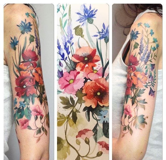 女性大腿上的哈利波特的灵感猫头鹰纹身图案