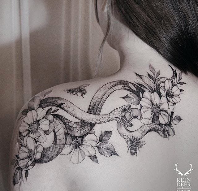 女性漂亮的黑色细线花卉纹身图案