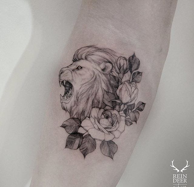 女性漂亮的黑色细线花卉纹身图案