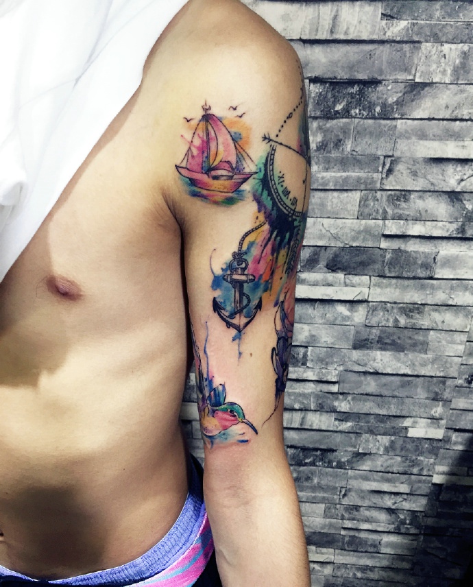 七色彩花臂欧美指南针纹身图案