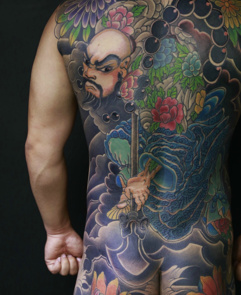充满杀气的满背老传统纹身图案