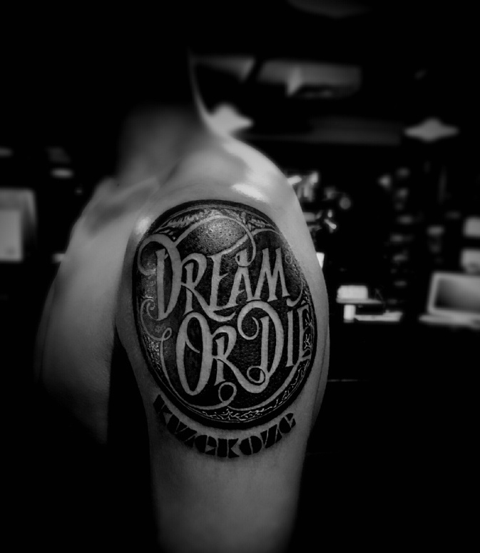 大臂个性有趣的英文纹身图案