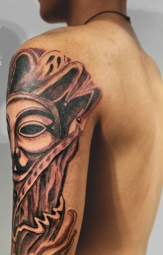 大臂经典魅力的图腾纹身图案