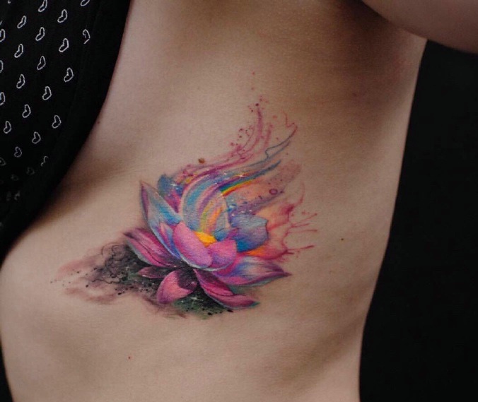 一组适合女孩的水彩花朵纹身图案