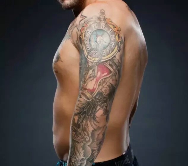 个性花臂纹身图案十分帅气