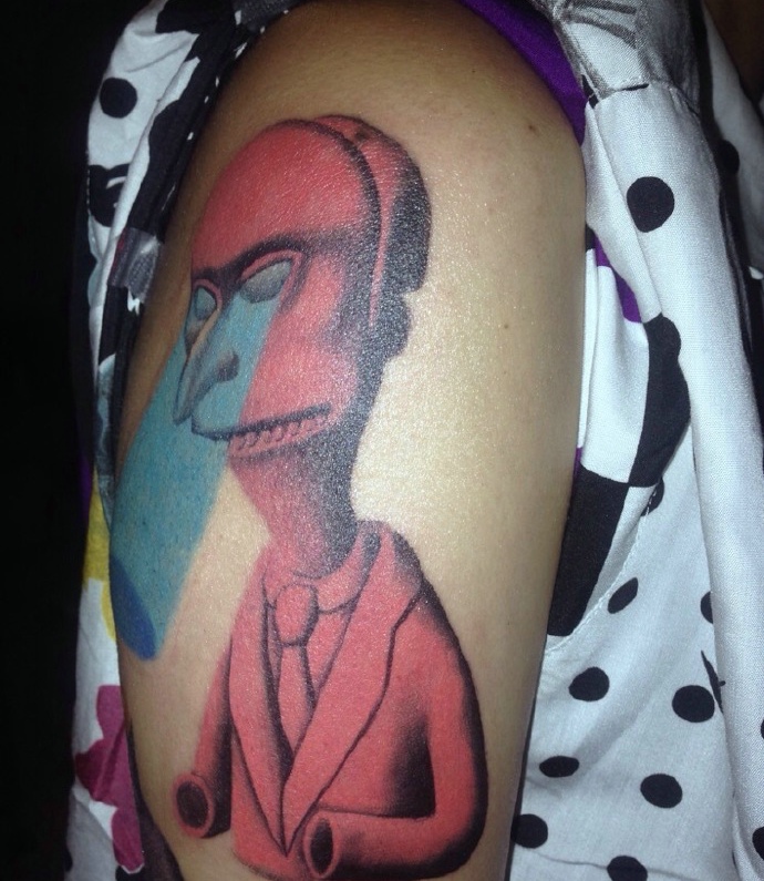 手臂有创意的彩色图腾纹身图案