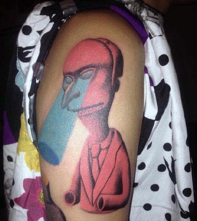 手臂有创意的彩色图腾纹身图案