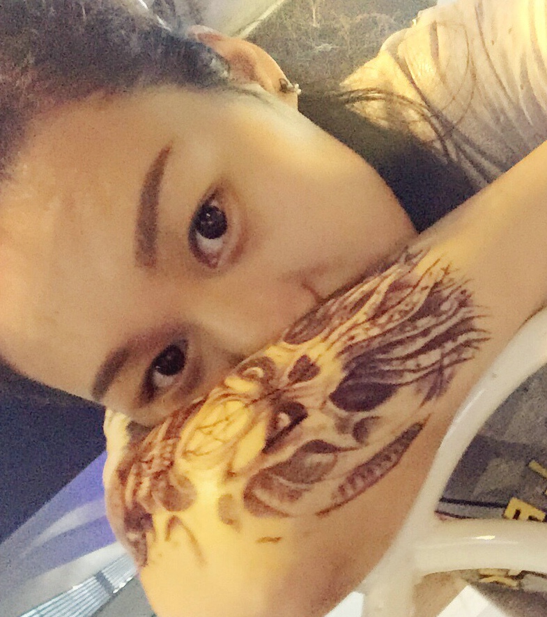 个性女孩漂亮的花臂纹身图案