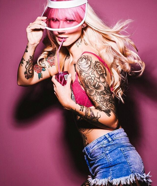 一组高颜值美女配着纹身图案美爆了