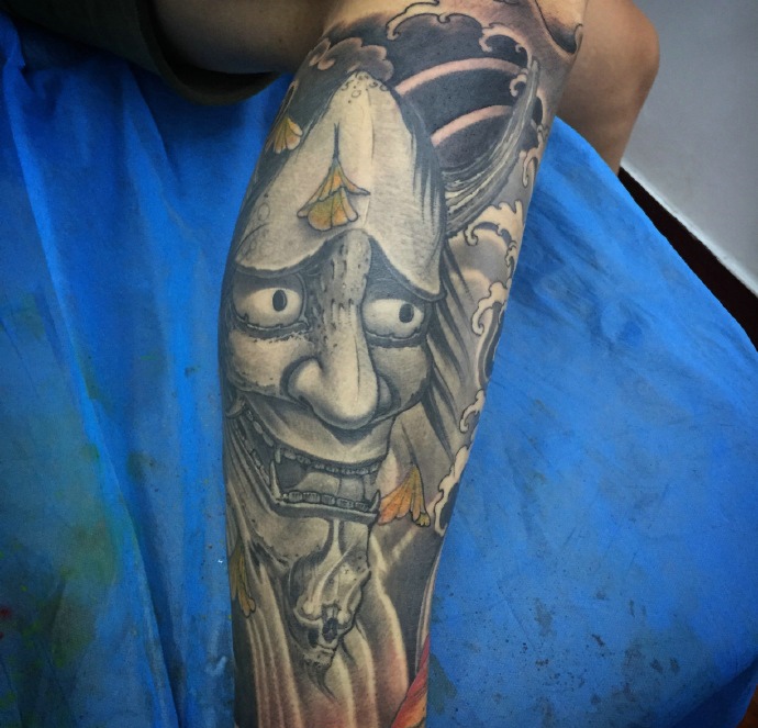 包小腿老传统黑灰小般若纹身图案