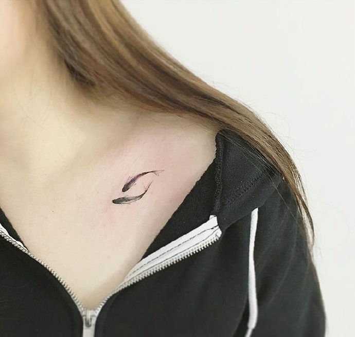 胸口的小清新纹身图案性感魅力