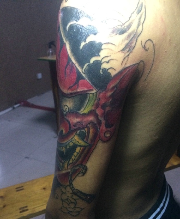 花臂老传统大红般若纹身图案