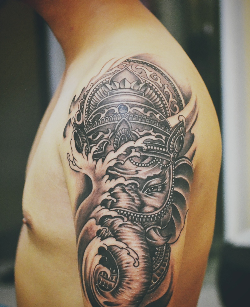 手臂新传统黑白象神纹身图案