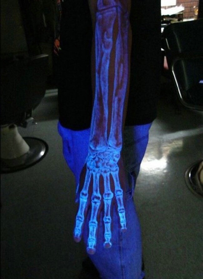 2016年最流行这种荧光隐形纹身图案