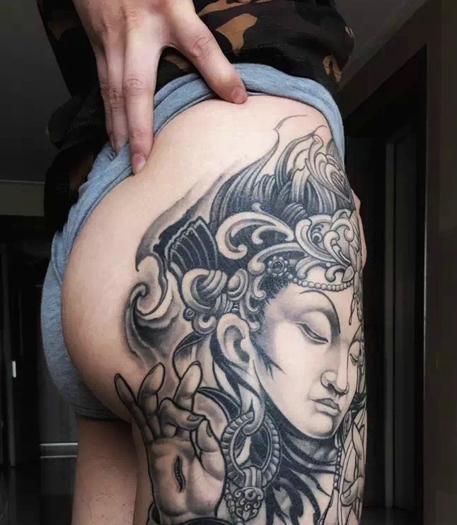 臀部外侧个性的佛像纹身图案