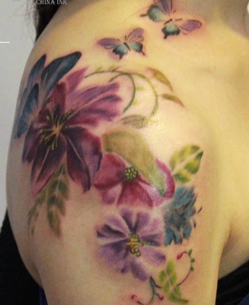 色彩迷人的花朵纹身图案很性感