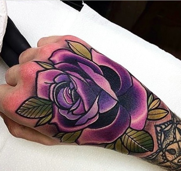 一组手有余香玫瑰纹身图案