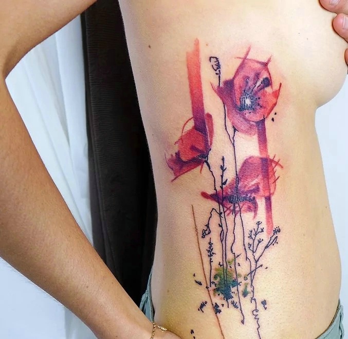 侧腰部鲜艳无比的水彩纹身图案