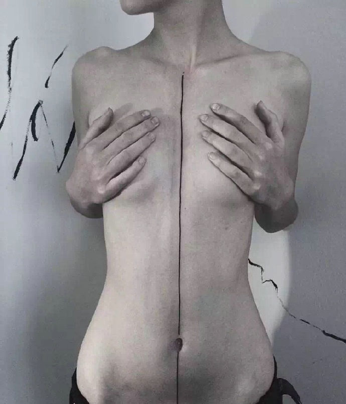 一组火辣辣的美女线条纹身图案