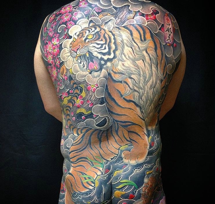 满背老传统大老虎纹身图案