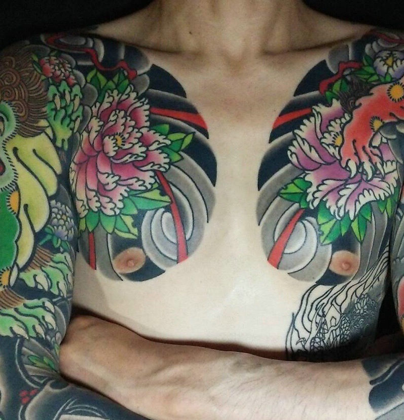 帅气诱人的彩色双半甲纹身图案