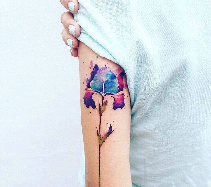 一组适合女生的水彩花朵纹身图案