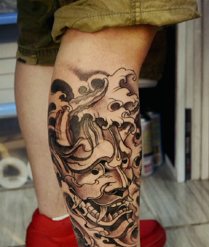 小腿外侧小般若纹身图案魄力十足