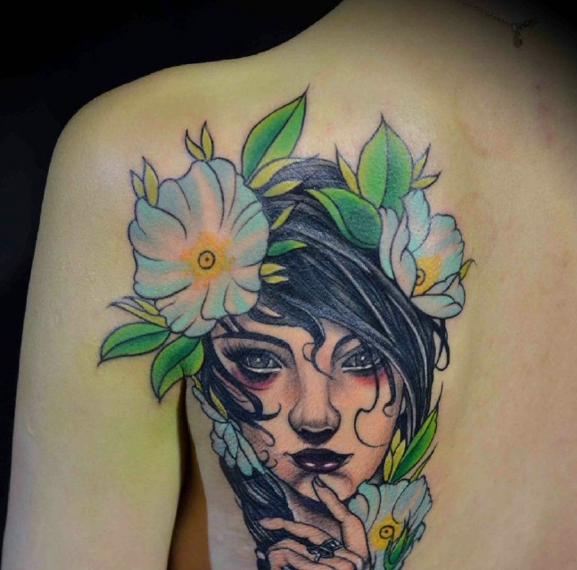 后背欧美女神纹身图案漂亮诱人