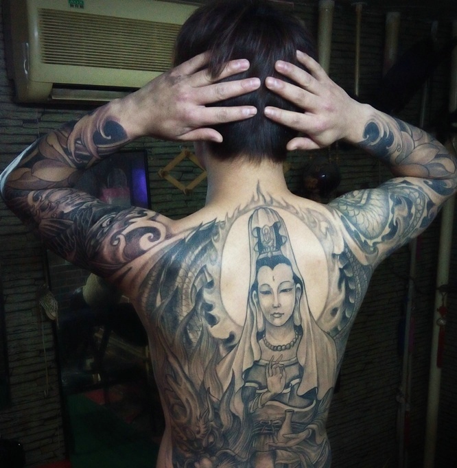 男士满背女观音纹身图案霸气十足