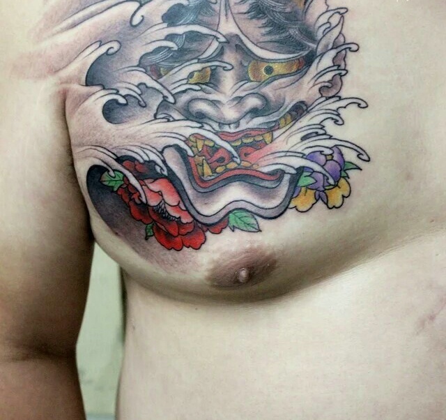 胸口上的老传统彩色般若纹身图案