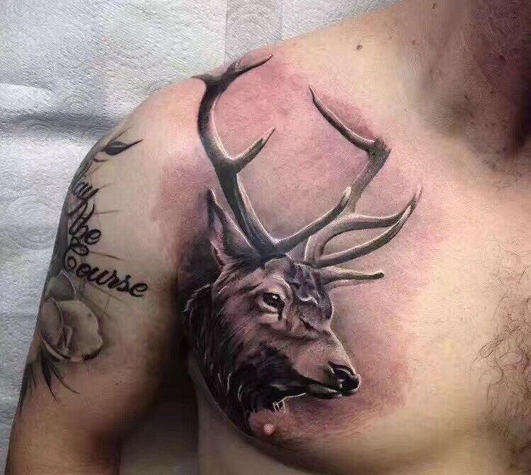 胸前3d小鹿纹身图案正能量十足