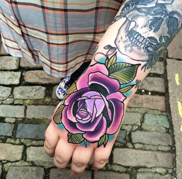 一组耐看的手背漂亮花朵纹身图案