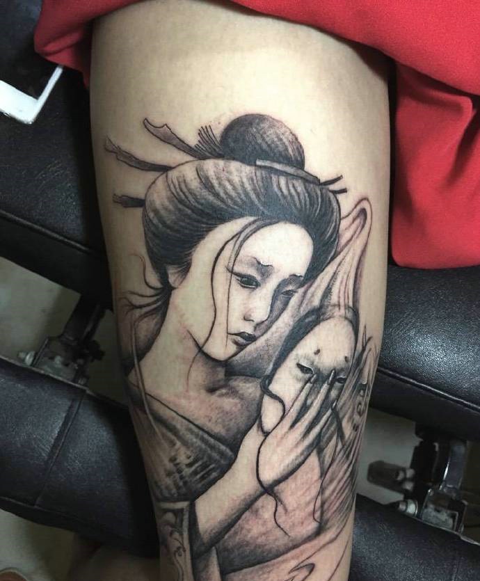 摘下面具的花妓腿部纹身图案